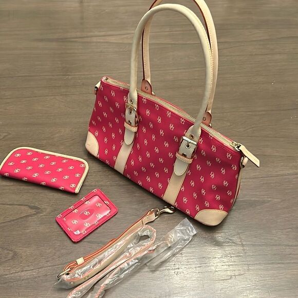 NWOT Dooney & Bourke authentic purse, card holder and eyeglass case. - Picture 1 of 4